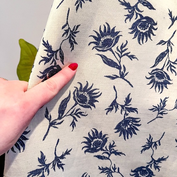 Tory Burch SZ 4 White With Blue Florals A Line Skirt! - Picture 5 of 10